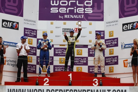 podium-race-1_0307
